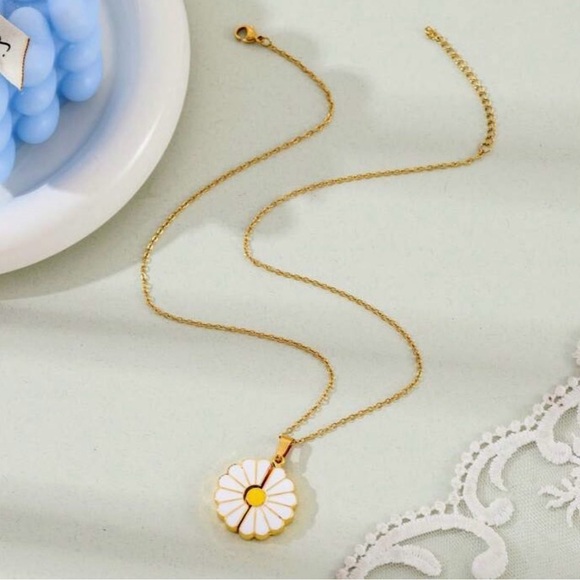 Christian Gold and White Daisy Pendant Necklace - Picture 7 of 9